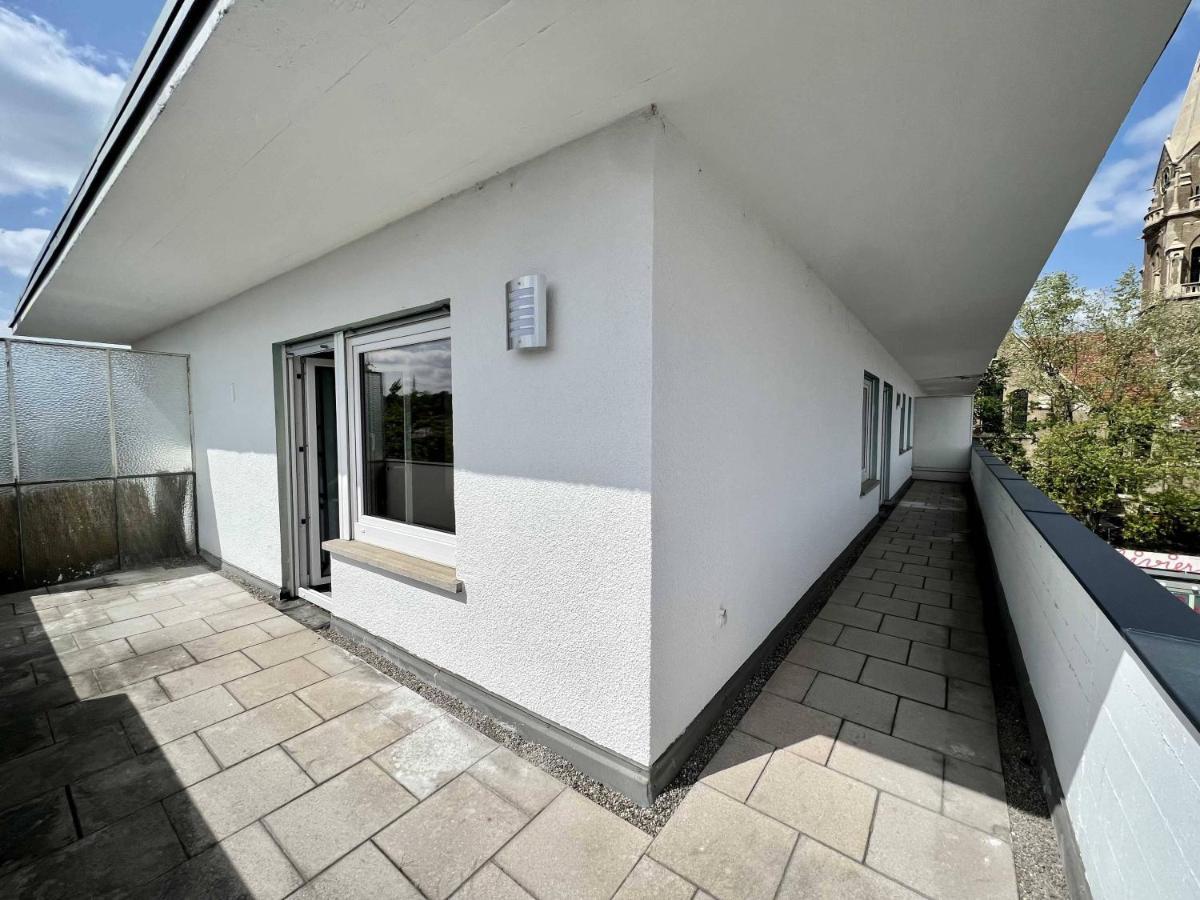 Nujen- Hotel Und Apartment Stuttgart Zuffenhausen Luaran gambar