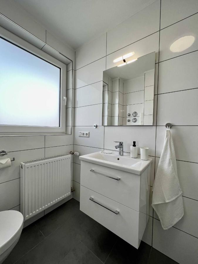 Nujen- Hotel Und Apartment Stuttgart Zuffenhausen Luaran gambar