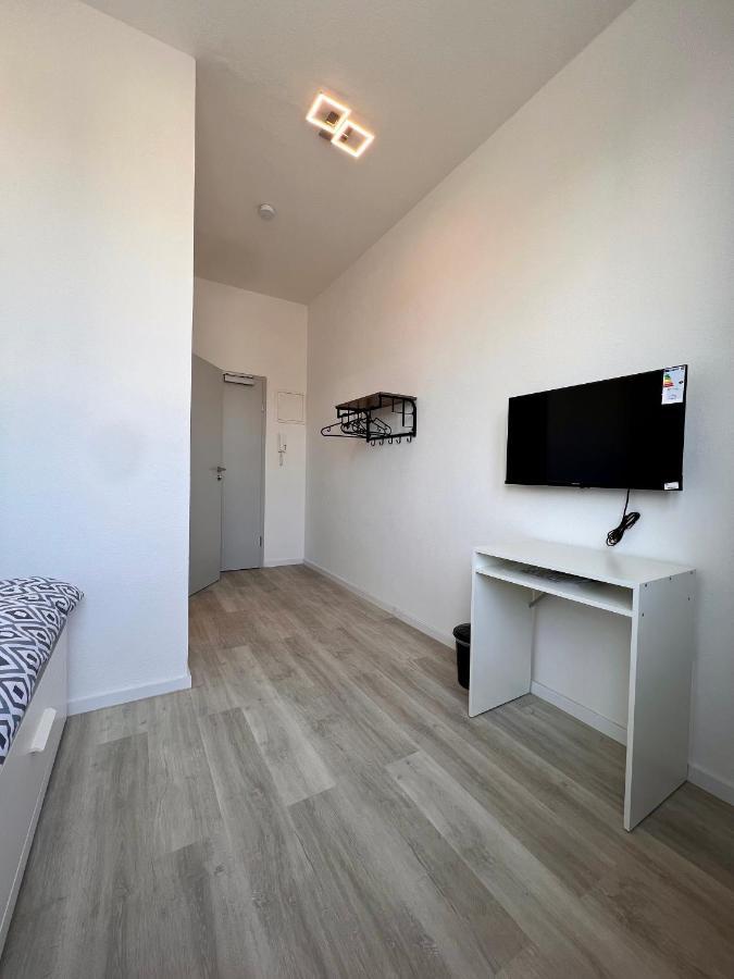 Nujen- Hotel Und Apartment Stuttgart Zuffenhausen Luaran gambar