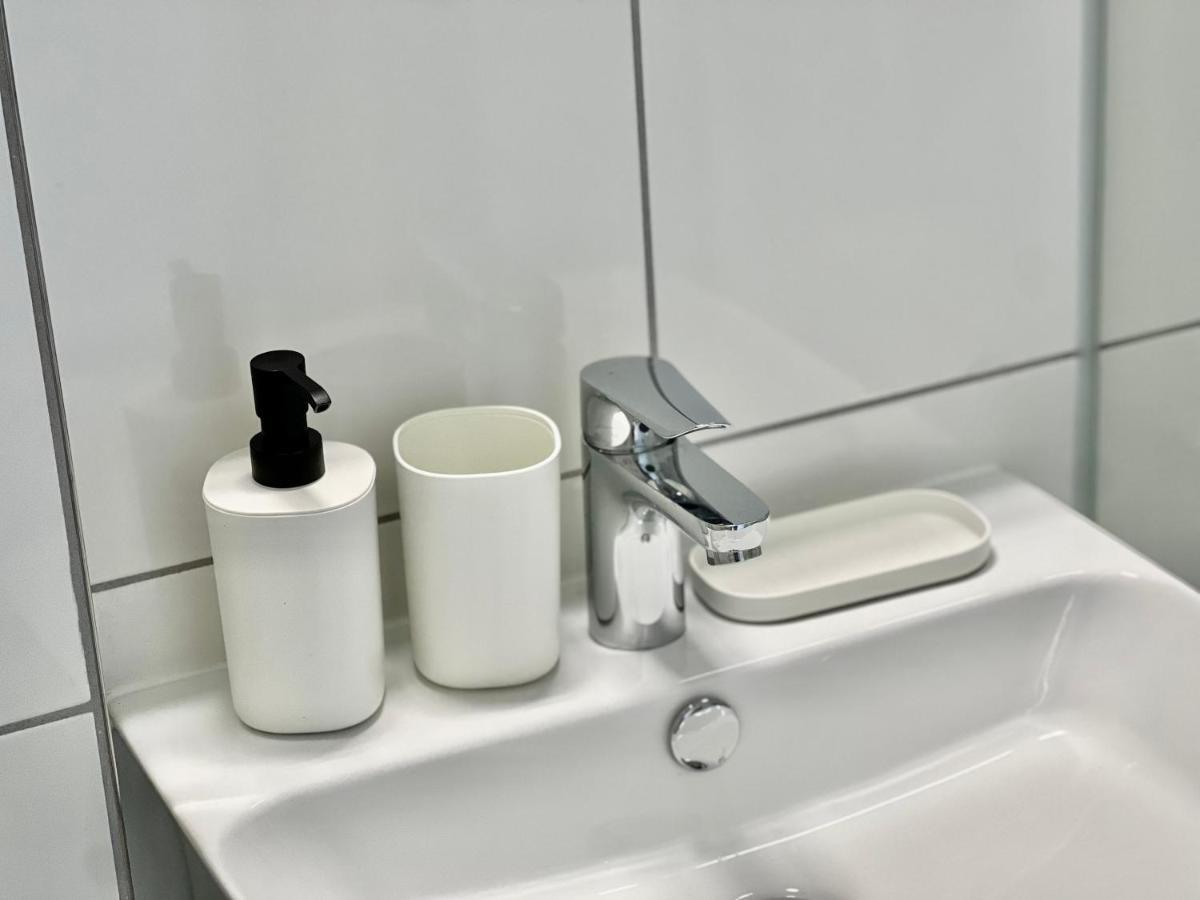 Nujen- Hotel Und Apartment Stuttgart Zuffenhausen Luaran gambar