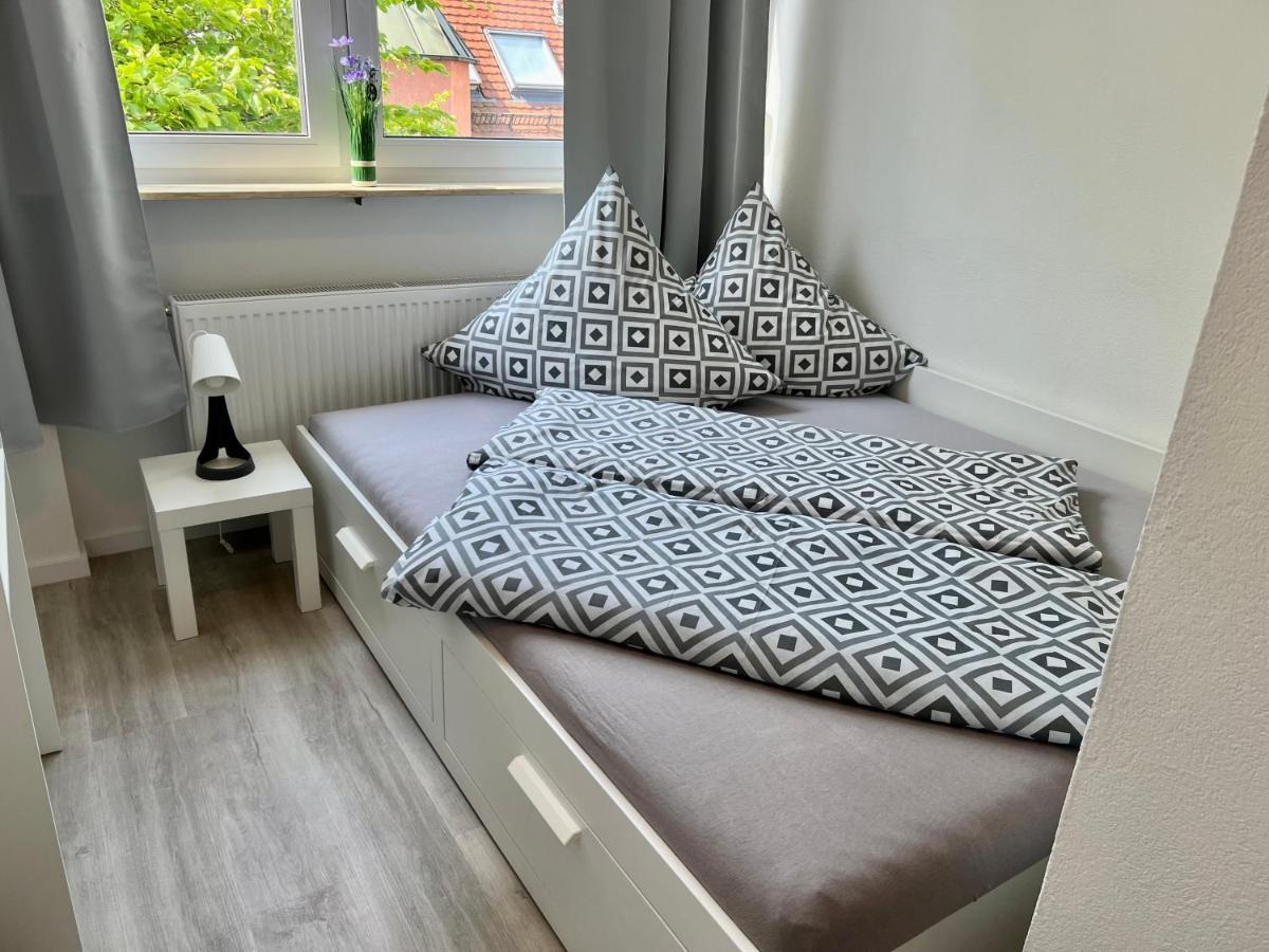 Nujen- Hotel Und Apartment Stuttgart Zuffenhausen Luaran gambar